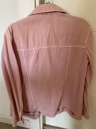 Cazadora vaquera Stradivarius rosa Talla M