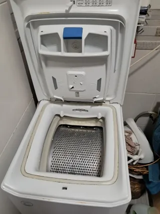 Lavadora carga superior, tiene 2 años y medio