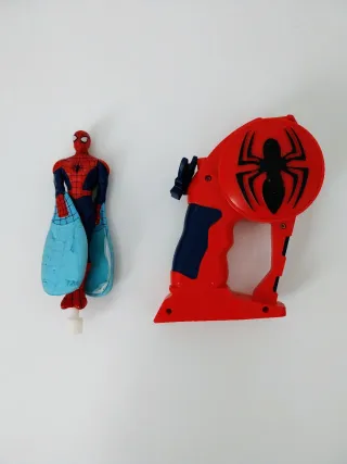 Flying Heroes. Lanzador de Spiderman. 17 cm.