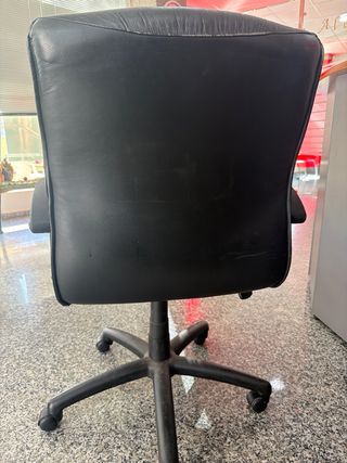 Silla de oficina negra