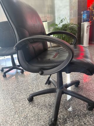 Silla de oficina negra