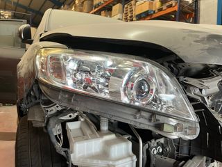Faro Delantero Derecho Toyota Rav 4, con bombillas