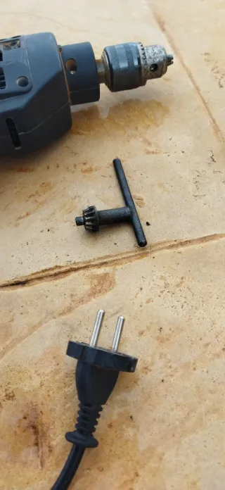 Taladro Eléctrico FERR BASIC 220/240V ~ 2,5A