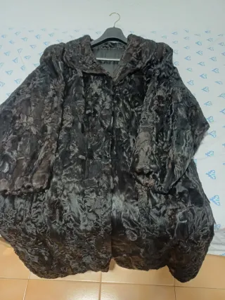 Abrigo Astrakan Garras Negro