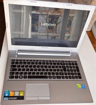 Ordenador portátil Lenovo blanco