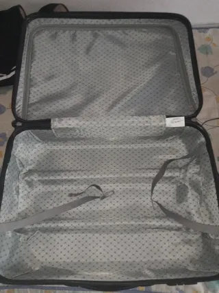 Maleta de viaje con ruedas y tirador