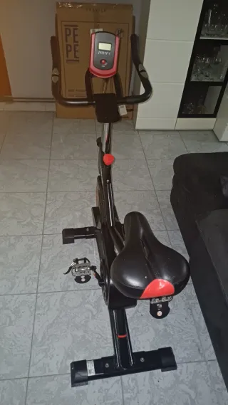 Bicicleta Estática Negra y Roja