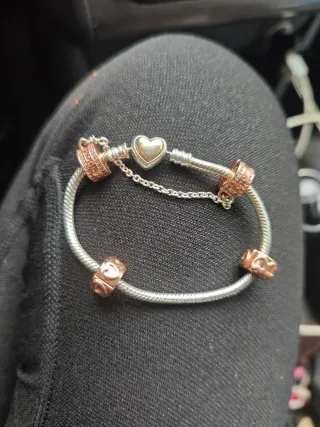 Pulsera Pandora Corazón y Dijes plata y oro rosa,