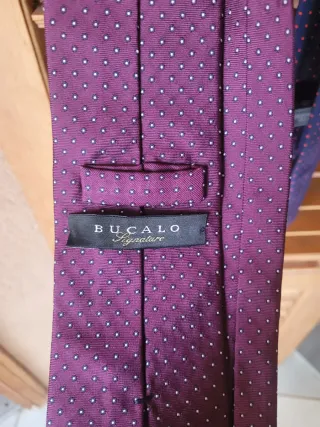 Cravatte blu e viola a pois