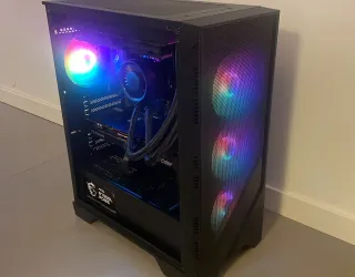 Montaje PC MSI Negro y Multicolor