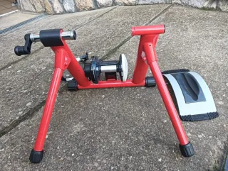 Rodillo para bicicleta rojo