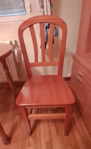 Mesa extensible de madera de pino macizo y sillas