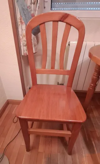 Mesa extensible de madera de pino macizo y sillas