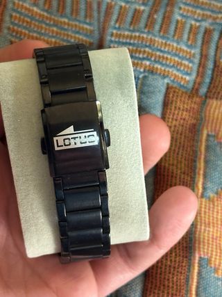 Reloj Lotus Negro y Dorado