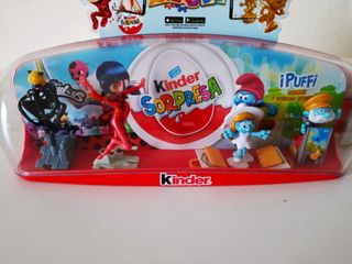 Kinder Sorpresa Puffi e Miraculous Espositore Bar