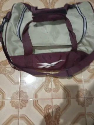 Mochila de viaje Reebok beige y morado