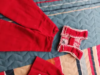 Conjunto Nancy Rojo Falda y Chaleco