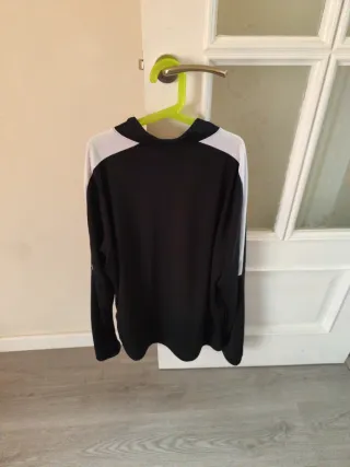 Chaqueta fina Nike negra y blanca