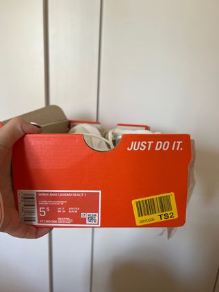 Nike Legend React 2 Beige/Blanco Talla 35