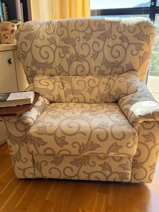 Divano e tre poltrone