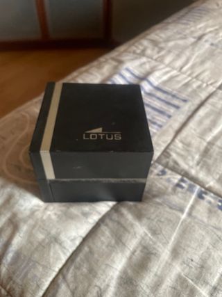 Reloj Lotus Negro y Plateado