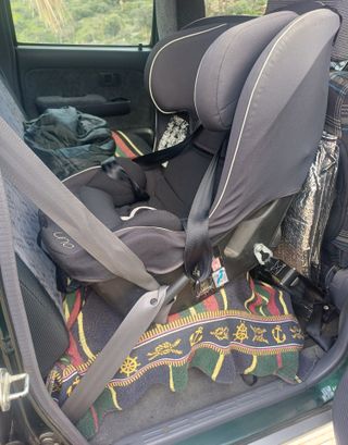 Silla de coche negra + espejo