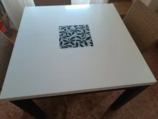Mesa de comedor extensible cuadrada blanca y negra
