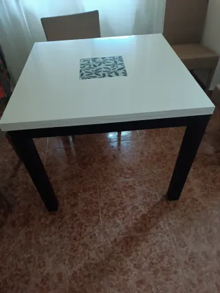 Mesa de comedor extensible cuadrada blanca y negra
