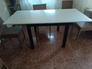 Mesa de comedor extensible cuadrada blanca y negra