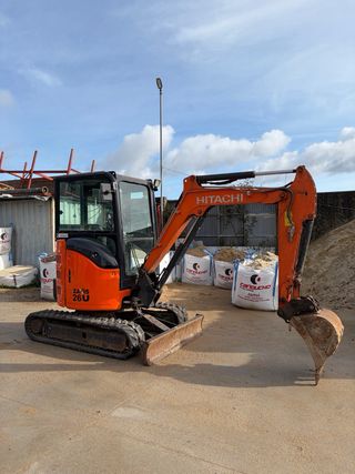 Miniexcavadora Hitachi ZX26U