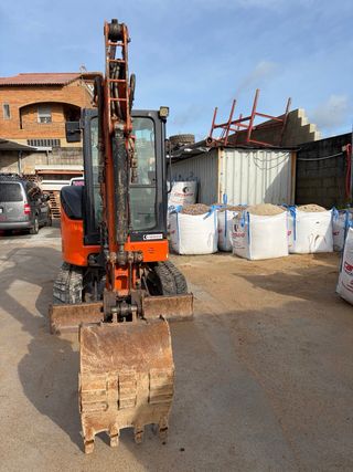 Miniexcavadora Hitachi ZX26U