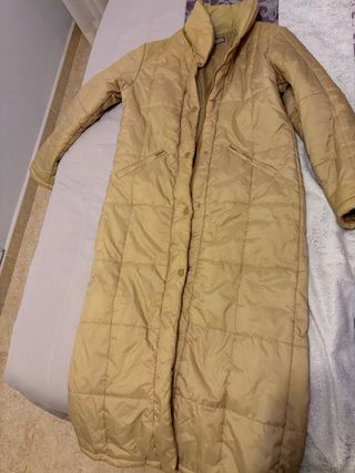 Abrigo acolchado largo beige