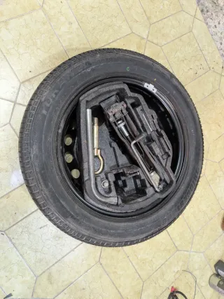 Rueda de repuesto con sus herramientas Seat leon
