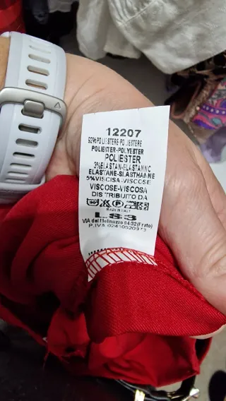 Pantalón rojo con cinturón