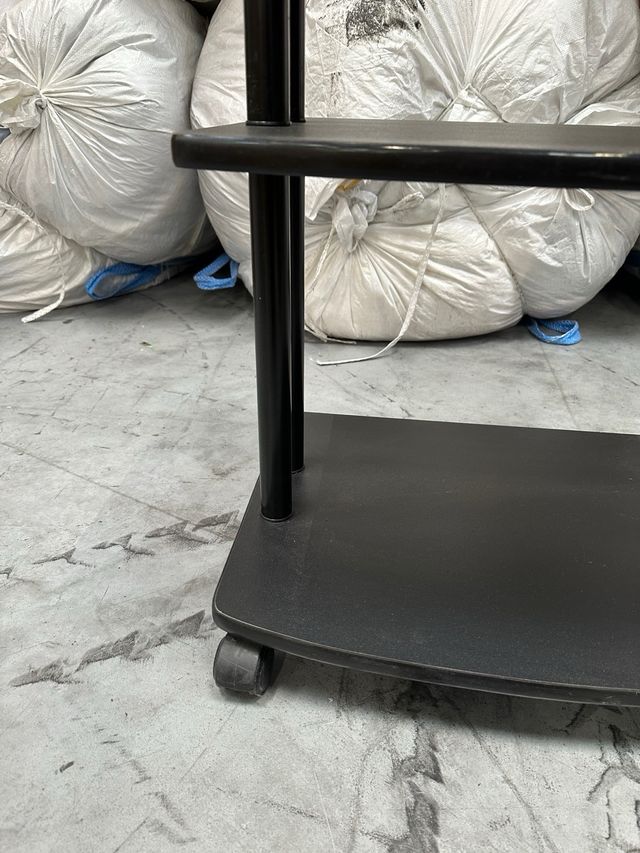 Mesa auxiliar TV con ruedas