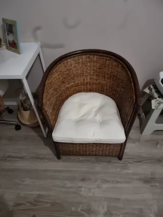 Butaca de mimbre con cocina blanco