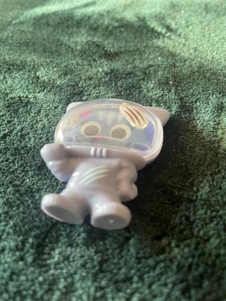 Coche de juguete y coche de carreras