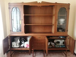 Mueble aparador madera y cristal