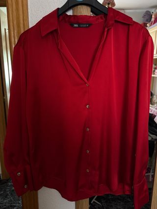 Camisa satinada Zara roja