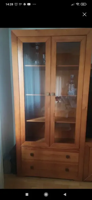 Precioso mueble de salón de madera maciza