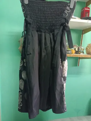 Vestido fiesta corto negro con flores