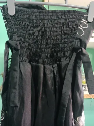 Vestido fiesta corto negro con flores