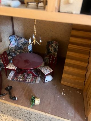 Casita de muñecas de madera