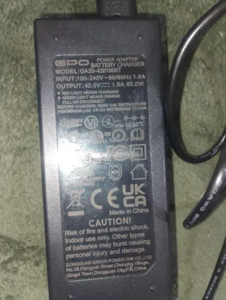 Cargador Patinete Eléctrico Zhweel