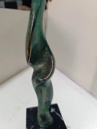 Escultura bronce mujer firmado Cuevas