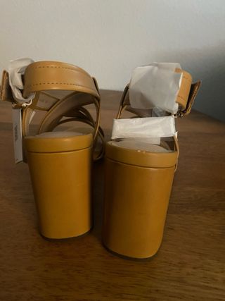 Sandalias Geox Talla 38 Color Mostaza