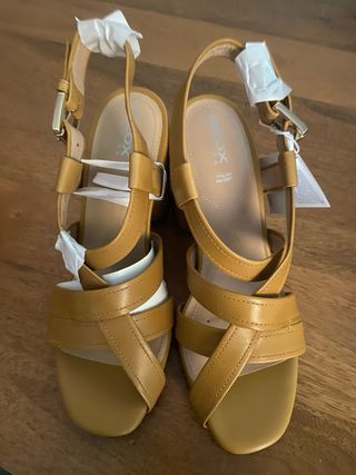 Sandalias Geox Talla 38 Color Mostaza