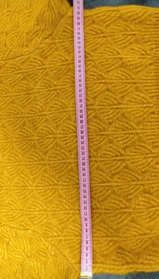 Jersey de punto grueso color mostaza. Muy bueno