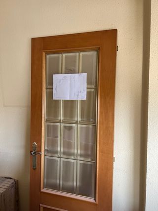 Puerta madera con cristal