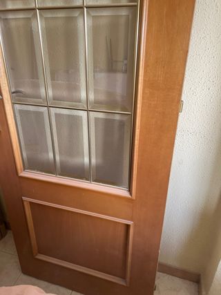 Puerta madera con cristal